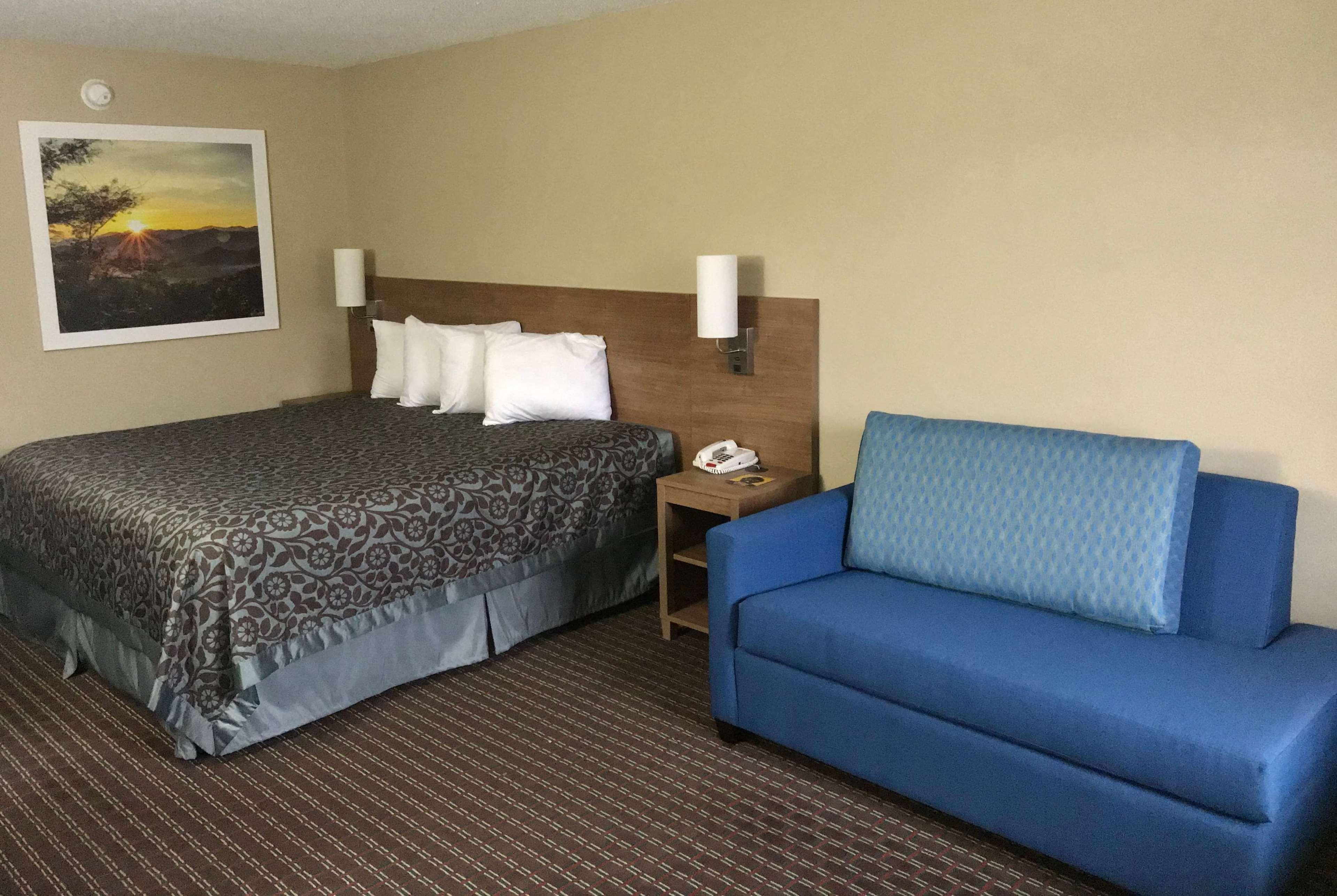 Days Inn By Wyndham Lexington-Columbia Екстер'єр фото