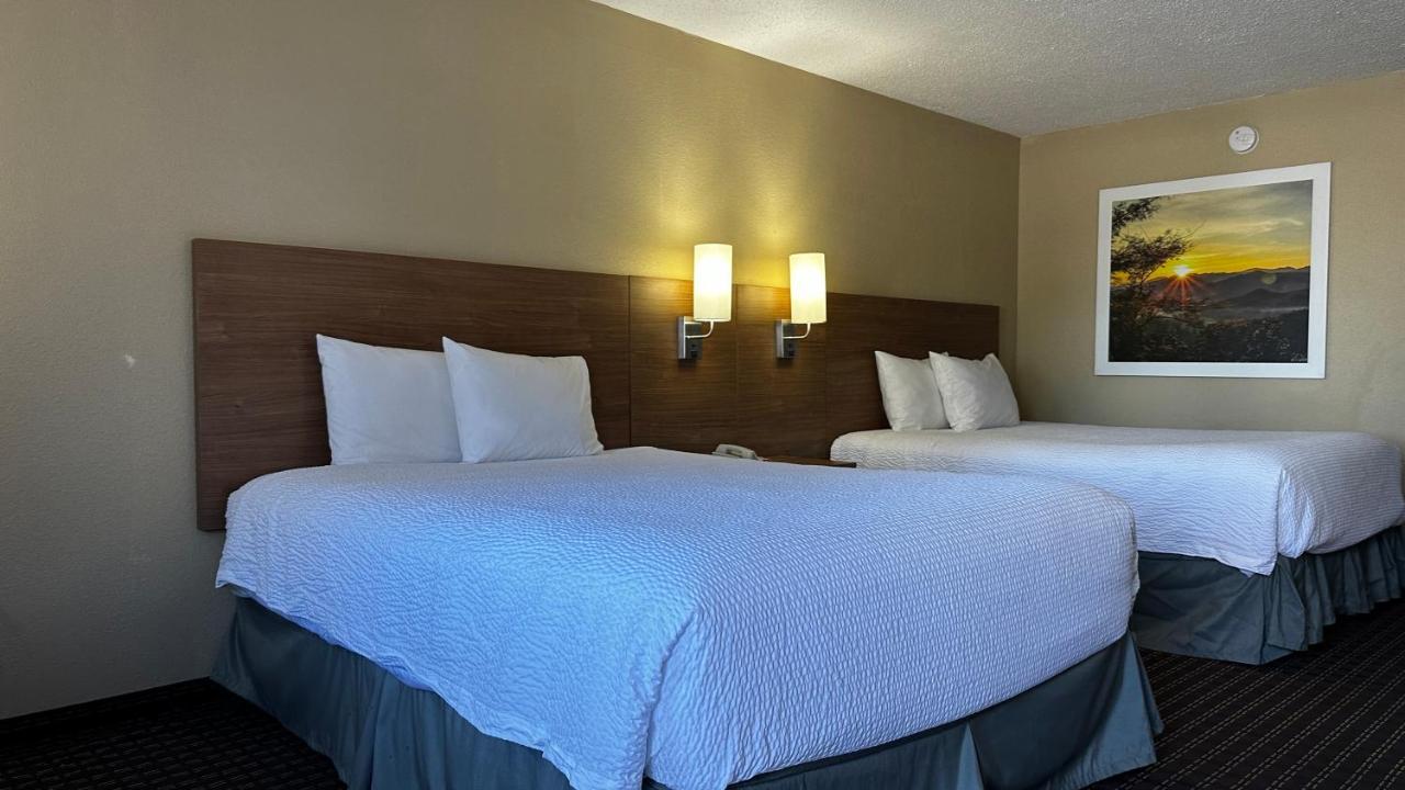 Days Inn By Wyndham Lexington-Columbia Екстер'єр фото