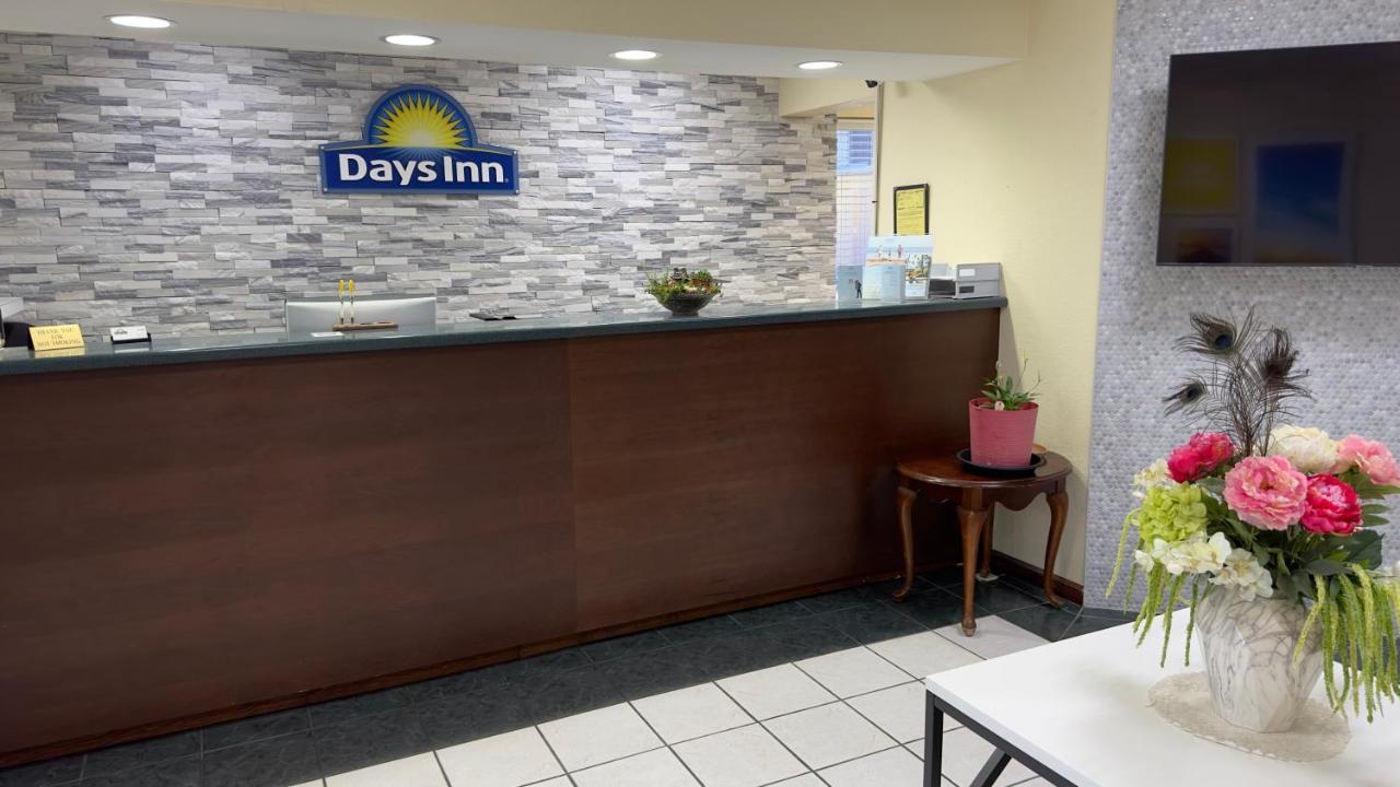 Days Inn By Wyndham Lexington-Columbia Екстер'єр фото