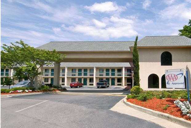 Days Inn By Wyndham Lexington-Columbia Екстер'єр фото