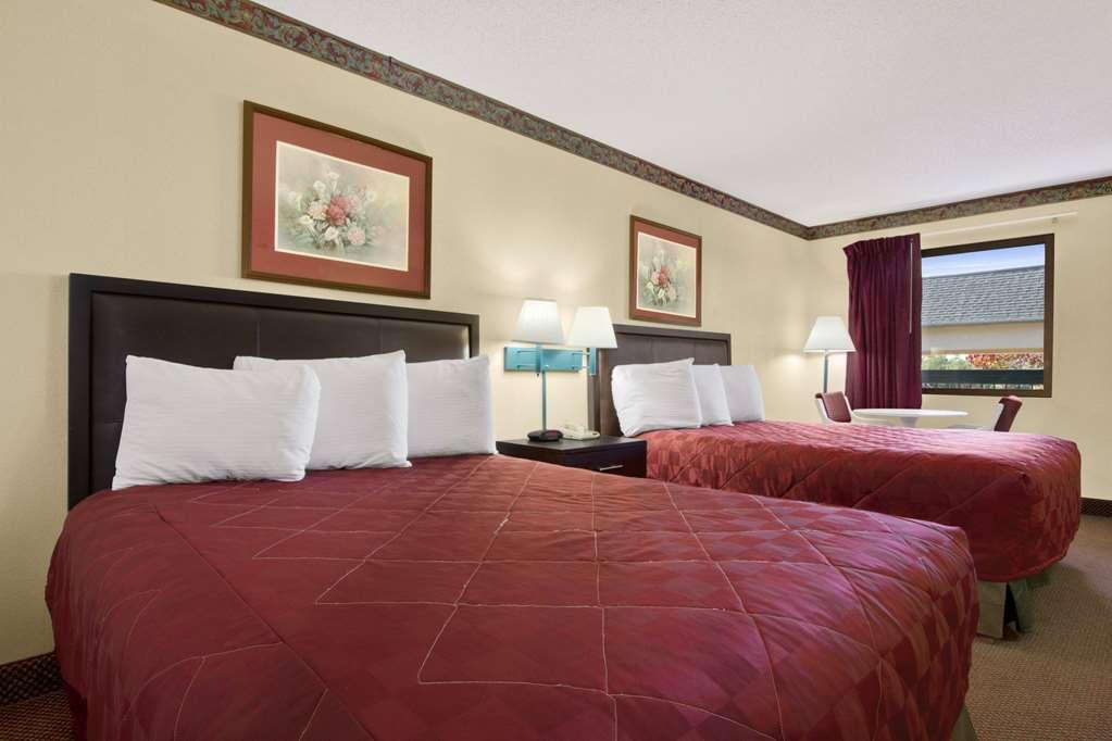 Days Inn By Wyndham Lexington-Columbia Номер фото